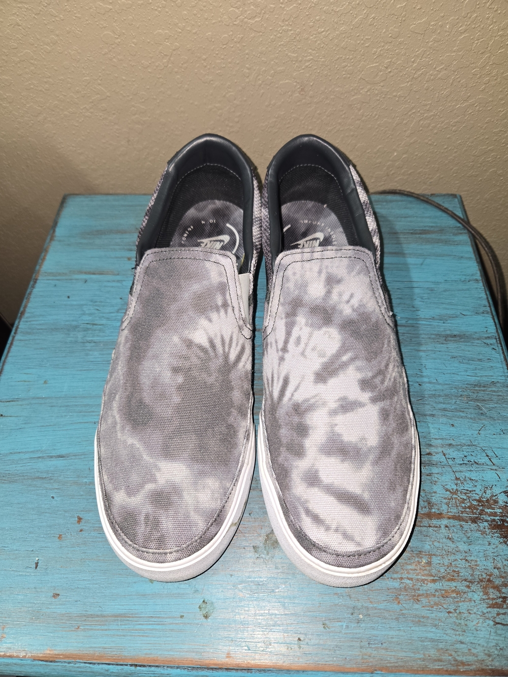 Nike Men's Slip-On Shoes in Gray Tie-Dye Canvas